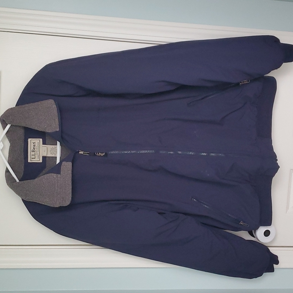 L.L. Bean Men's navy blue winter jacket - size large tall